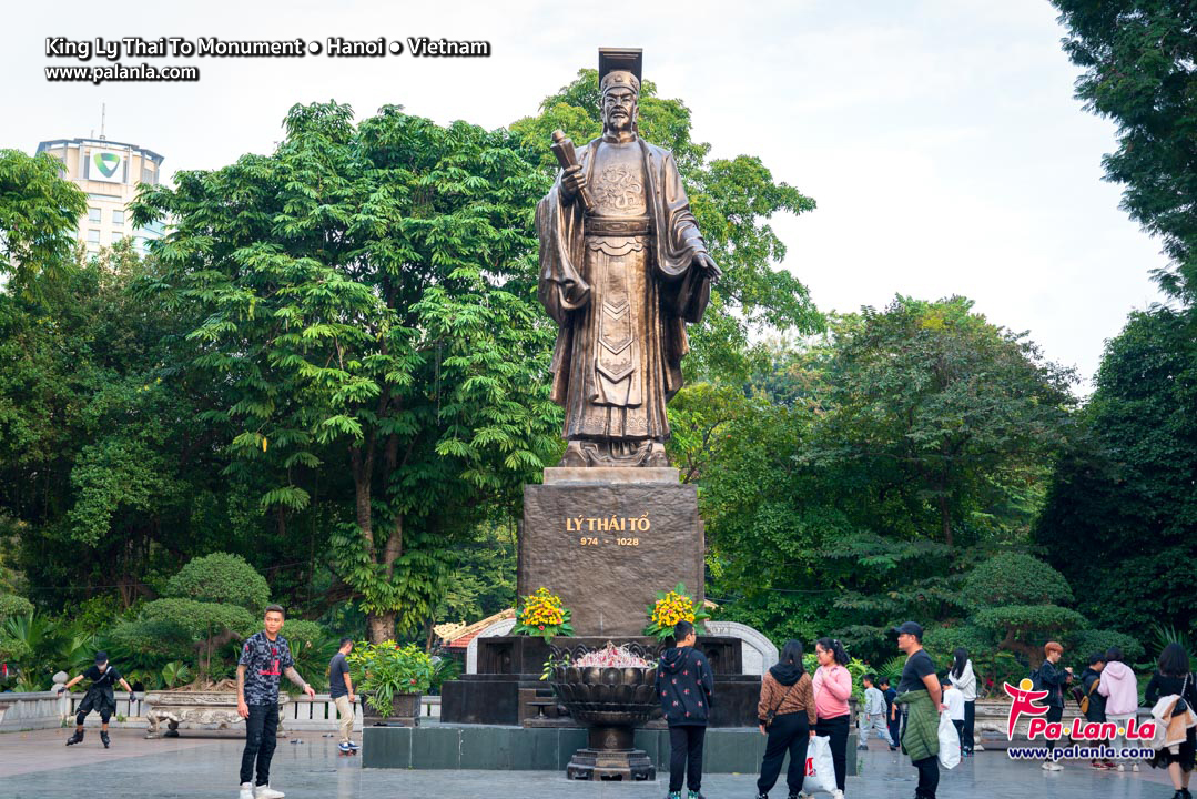 King Ly Thai To Monument